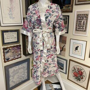 90s Vintage Cachet Cream Floral Satin-Trimmed Robe With Pockets & Belt Tie